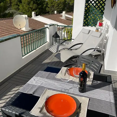 - Vue Golf Pres De La *